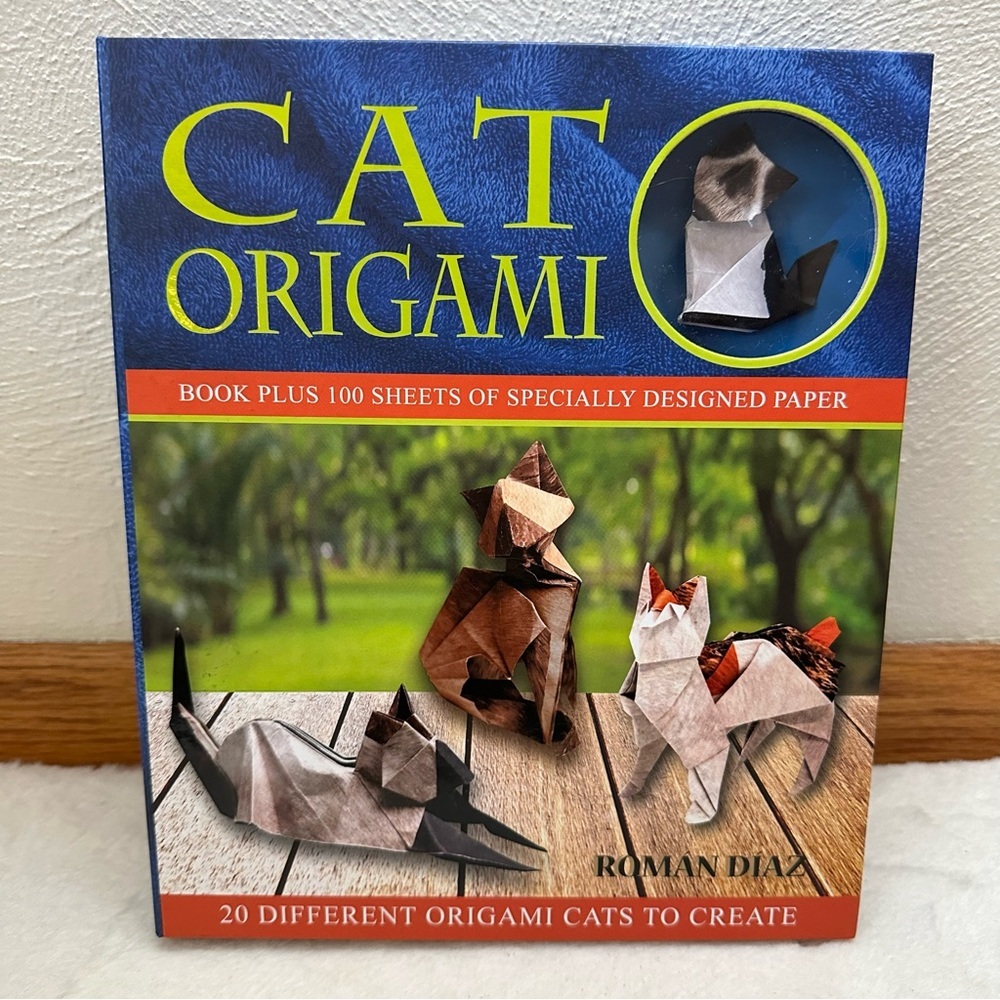 Cat Origami Book by Roman Diaz. Includes Sheets of Specially Designed Paper